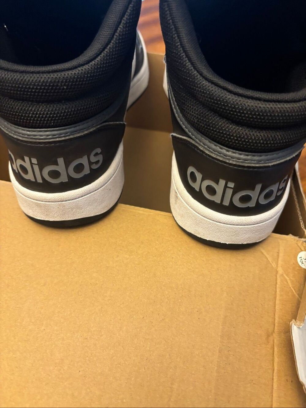 Men’s Adidas high tops - Picture 8 of 9